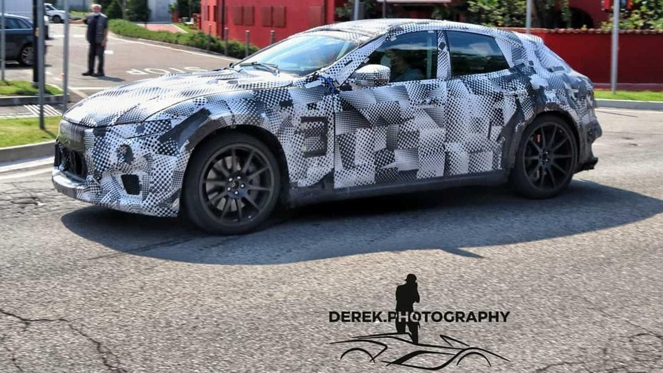 2023 ferrari purosangue suv spy photo 1 - Εθεάθη η επερχόμενη Ferrari Purosangue με πλήρες καμουφλάζ