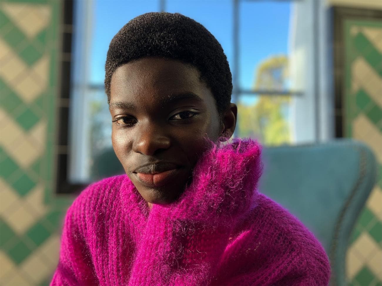 Apple iPhoneSE Portrait Mode demo 220308 big carousel.jpg.large 2x - iPhone SE: Παρουσιάστηκε το φθηνότερο iPhone της Apple