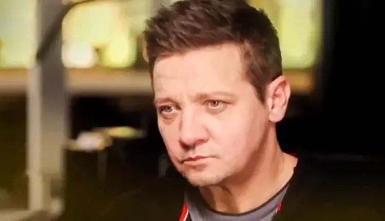 Jeremy Renner: “Λύγισε“ στην πρώτη του τηλεοπτική συνέντευξη μετά το ατύχημα - “Θυμάμαι τα πάντα“