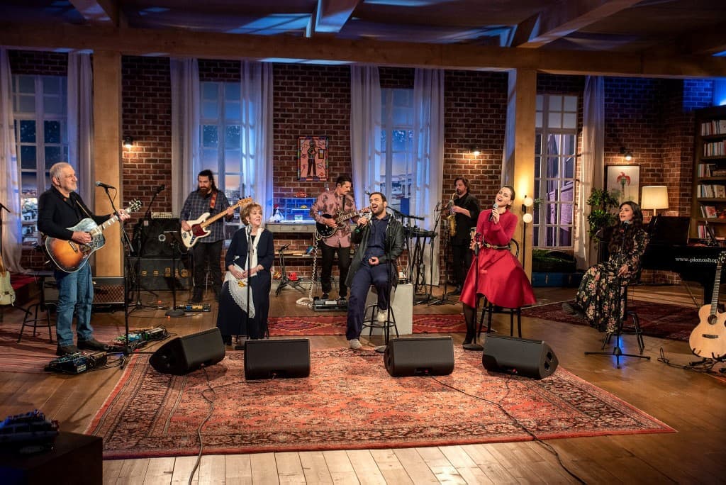 MAN 1019 - Η Γιοβάννα, ο Στάθης Δράκος και η Μαρίνα Σπανού στο «Μουσικό κουτί» της ΕΡΤ1 - Digitaltvinfo.gr