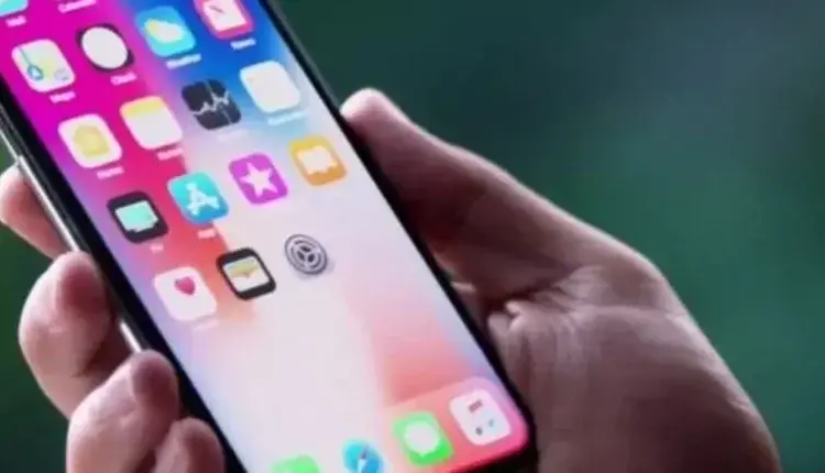 Κρεμλίνο σε αξιωματούχους: Πετάξτε τα iphone ή δώστε τα στα παιδιά, η Δύση μπορεί να σας παρακολουθεί μέσω της Apple