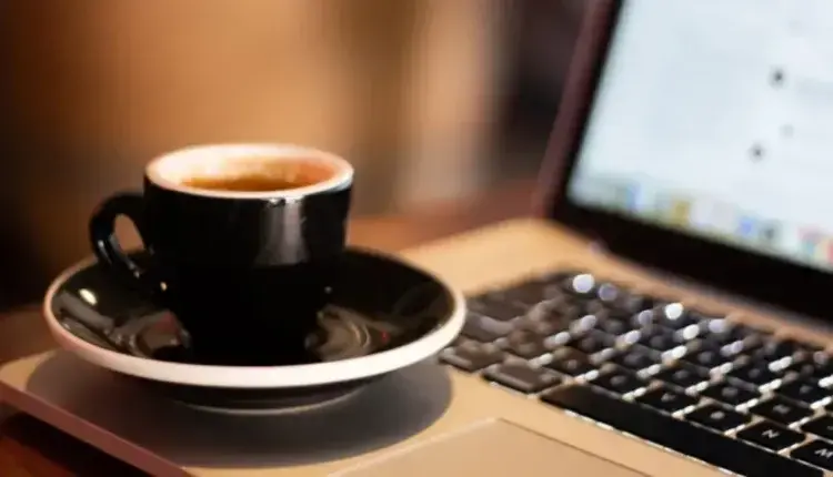 Eρευνα του ΜΙΤ: Περισσότερος χρόνος στα social media σημαίνει περισσότερα fake news