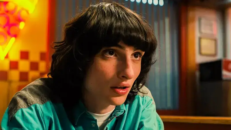 stranger things season 6 geloio finn wolfhard.webp - Stranger Things: Παίζεται η επιστροφή του Eddie στην 5η σεζόν; Ο σταρ της σειράς απαντά