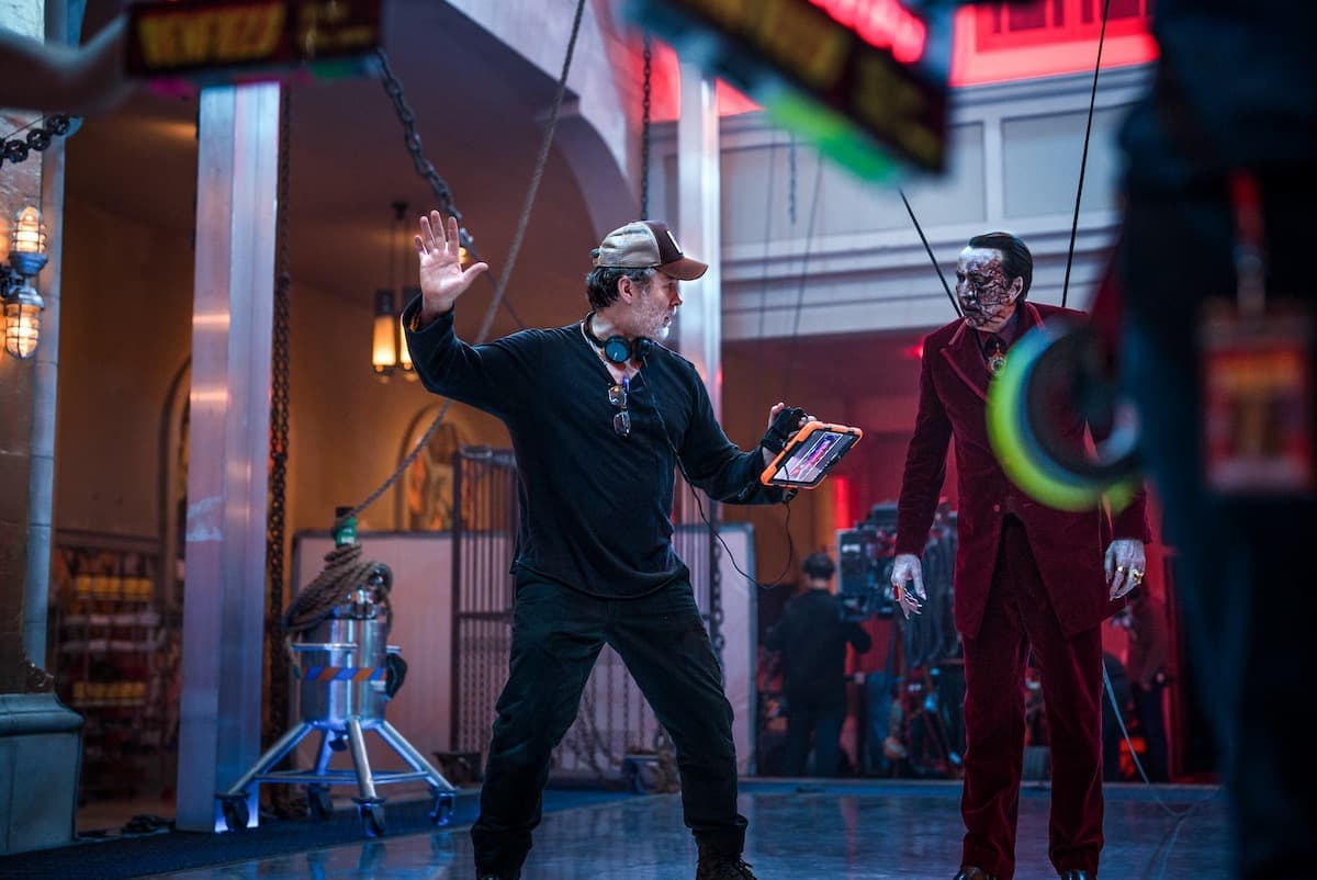 z0upBUI - Renfield: Δείτε ξανά τον Nicolas Cage ως Κόμη Δράκουλα!