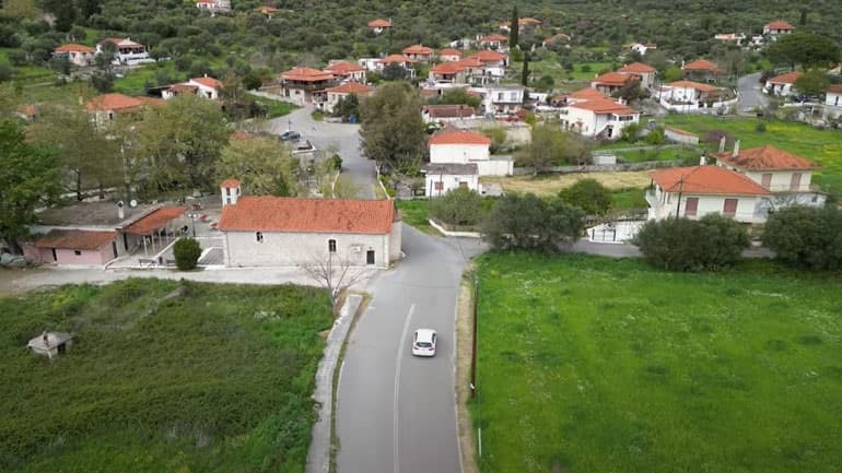 Ο Άγιος Γεώργιος (Οιχαλίας) από ψηλά 