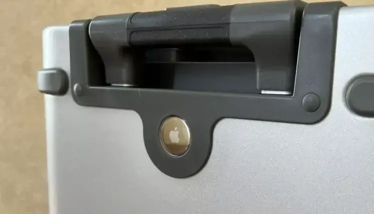 Το AirTag ενώνει ξανά ταξιδιώτη με κλεμμένες αποσκευές