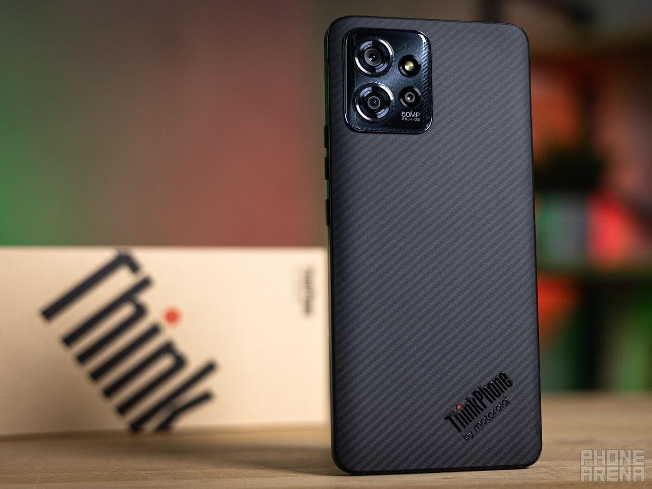 Το Moto έχει επίσης μοναδικά τηλέφωνα, αλλά αξίζουν το υψηλότερο κόστος; | Πιστωτική εικόνα - PhoneArena - Amazon Prime Day Προσφορές τηλεφώνου Motorola 2023: ποιες εκπτώσεις να περιμένετε;