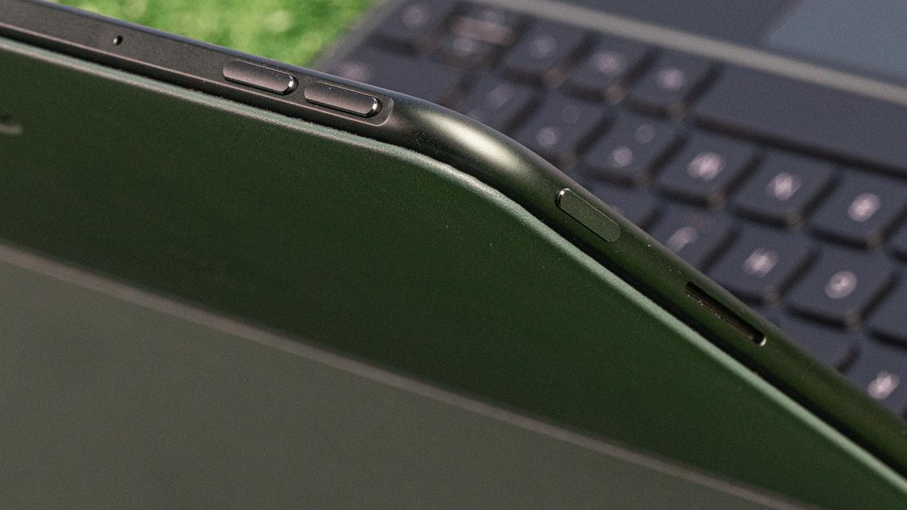 Κουμπιά λειτουργίας και έντασης ήχου στο OnePlus Pad