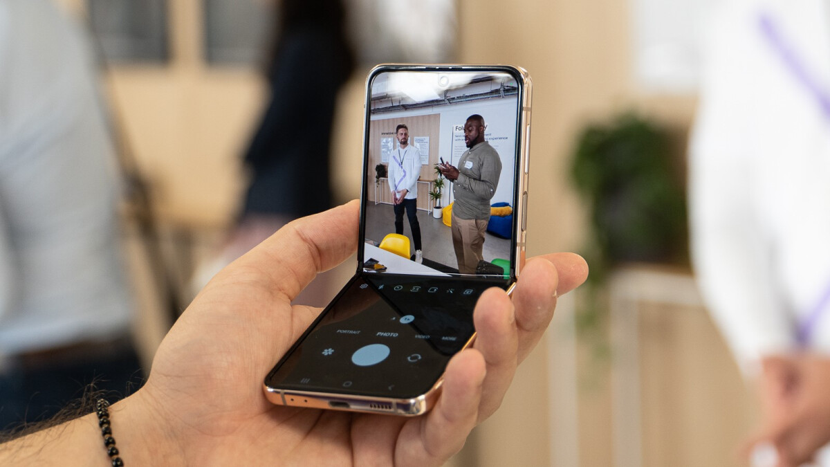 Μια εξωτερική οθόνη σε σχήμα φακέλου στο Galaxy Z Flip 5 φαίνεται πιο πιθανή