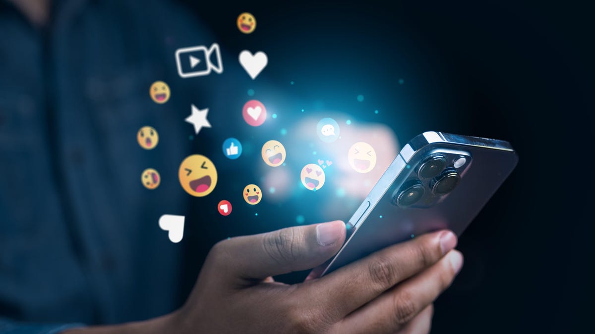 Το Facebook και το Instagram διασκορπίζουν τον εγκέφαλό σας, ώστε να αγοράζετε πράγματα