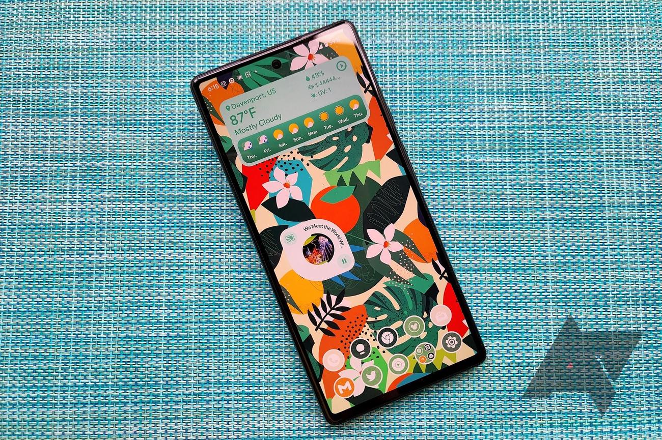 Google Pixel 6 running Android 13 with Smart Launcher 5