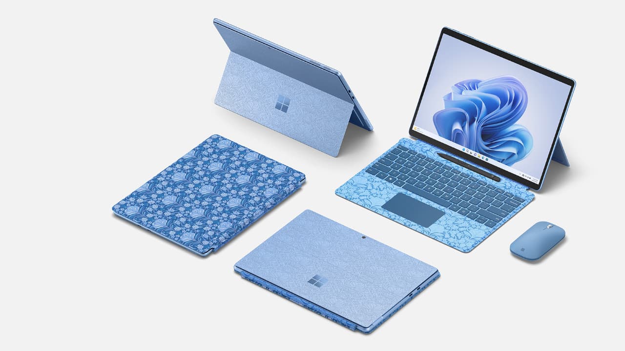 Το Microsoft Surface Pro 9 με τα αξεσουάρ του