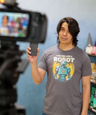 Το νέο I Sound Like a Robot Tee V2