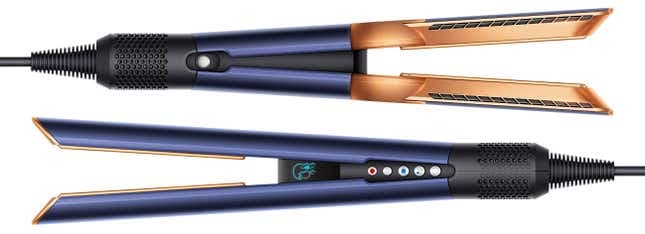 Δύο λήψεις του Dyson Airstrait σε μπλε χρώμα με το σφιγκτήρα μαλλιών ανοιχτό.