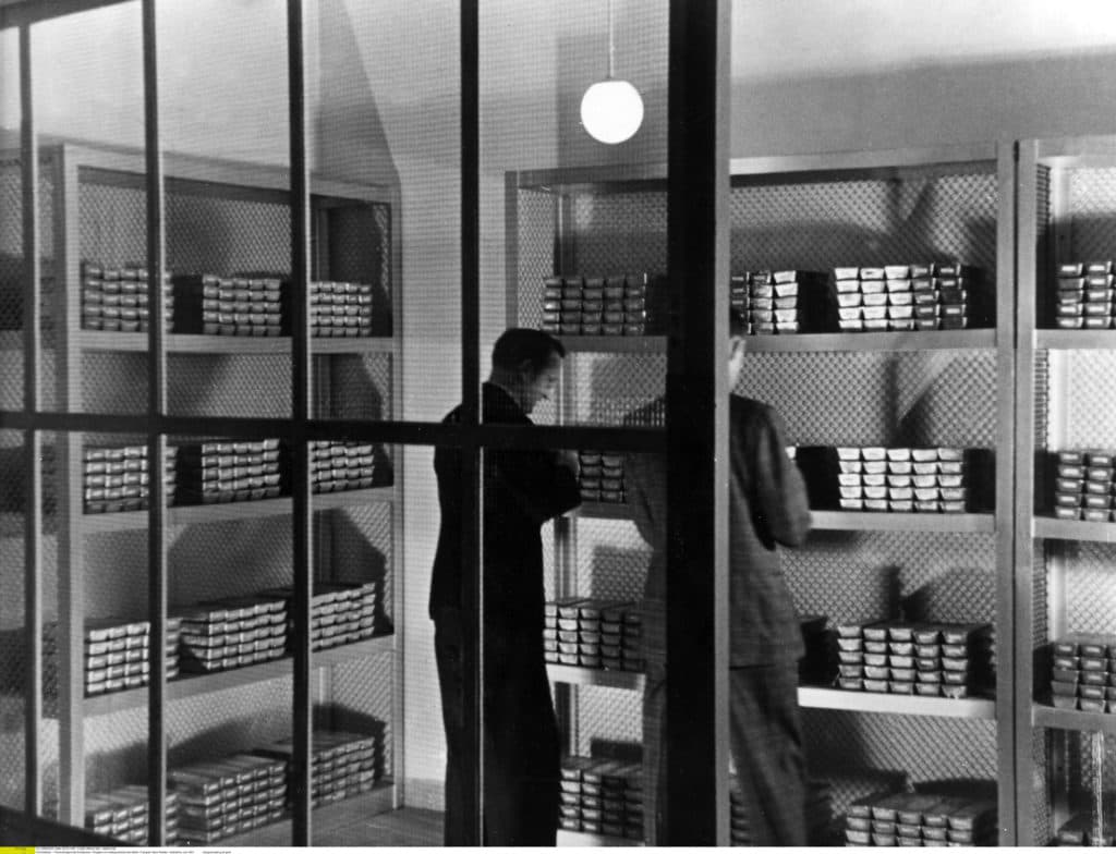 AKG2036440 1024x784 1