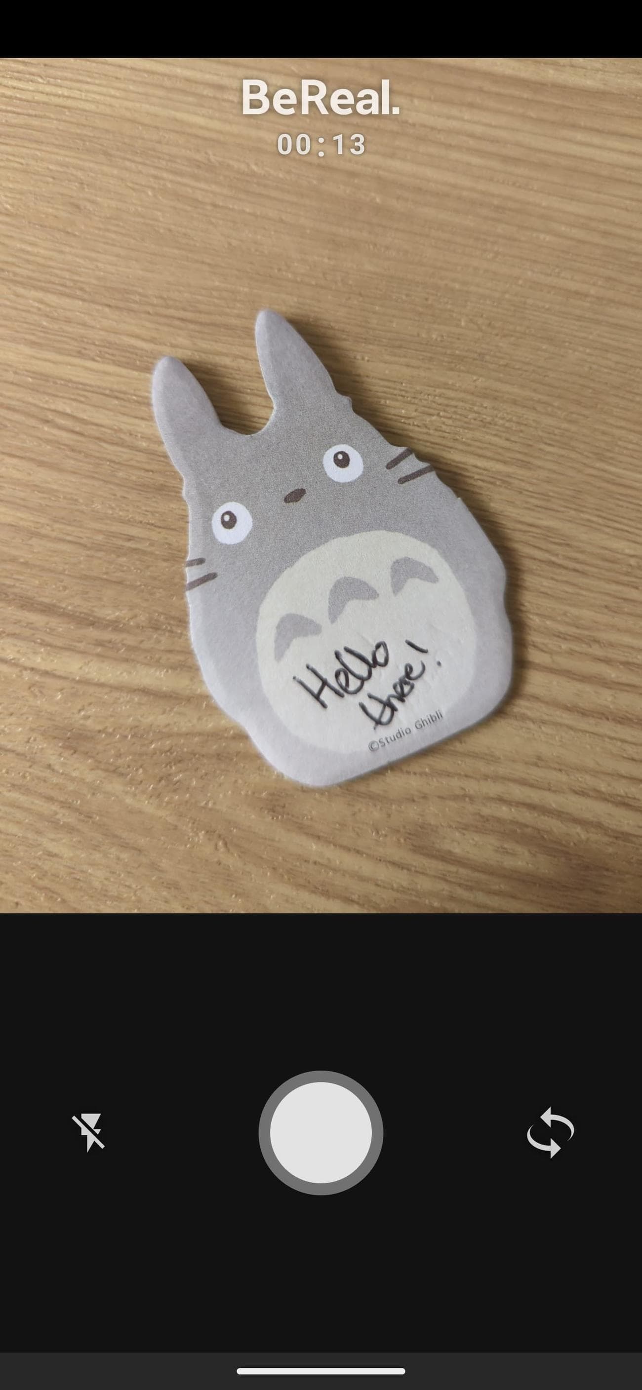 Φωτογραφία που τραβήχτηκε στην εφαρμογή για κινητά BeReal με πίσω κάμερα