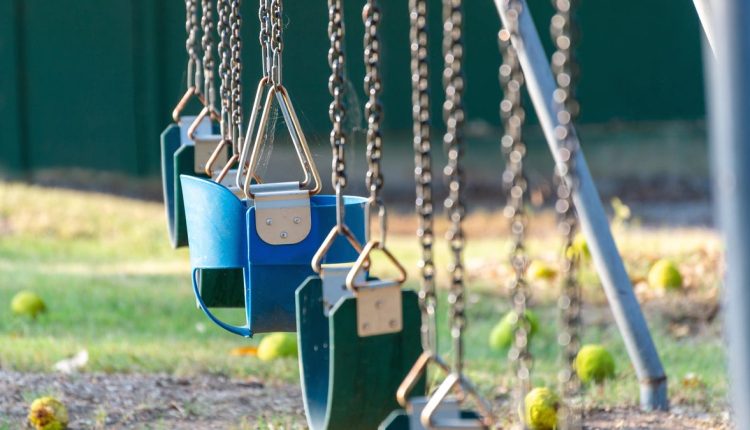 CDC εξετάζει πιθανή αύξηση των σπάνιων λοιμώξεων του εγκεφάλου στα παιδιά