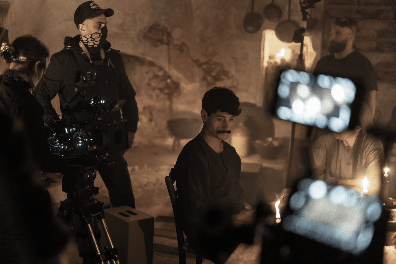 17 Κλωστές: Δείτε τις πρώτες φωτογραφίες από τα γυρίσματα της νέας σειράς του Σωτήρη Τσαφούλια