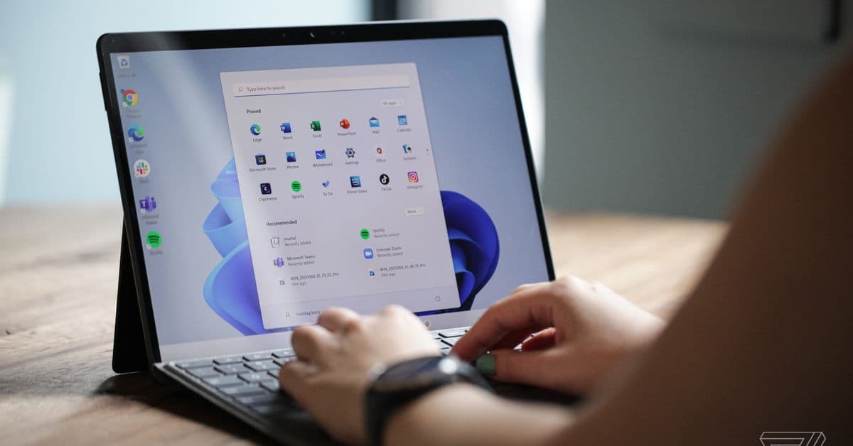Windows 11’s photos app is getting slideshows and a blemish removal tool