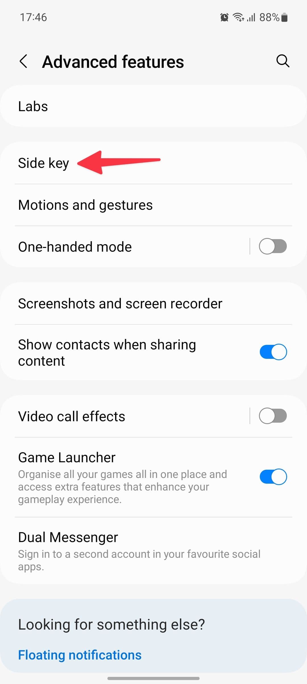 The Advanced features section in the Samsung Settings app with a red arrow pointing to the Side key option