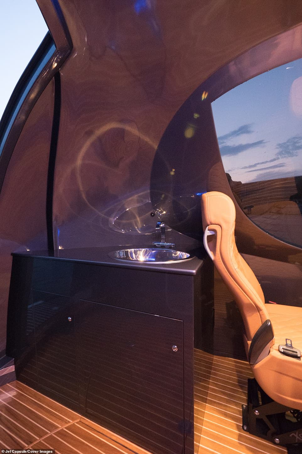 Jet Capsule: Το ωραιότερο γιοτ στον κόσμο έχει σχήμα κάψουλας και μοιάζει να έρχεται από το μέλλον - Εικόνα 9