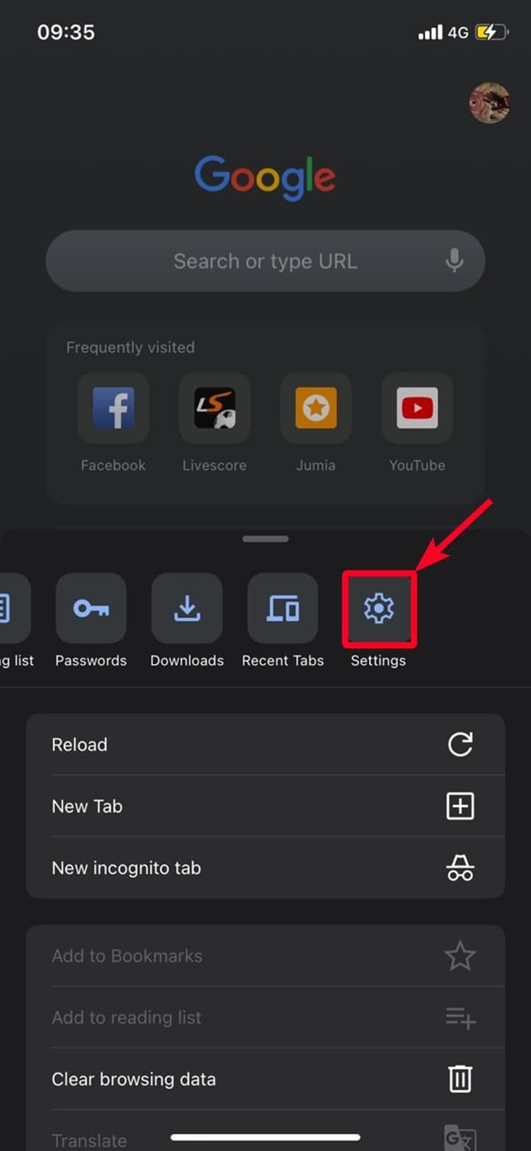 Μενού Chrome στο iPhone με επισημασμένη την επιλογή ρυθμίσεων