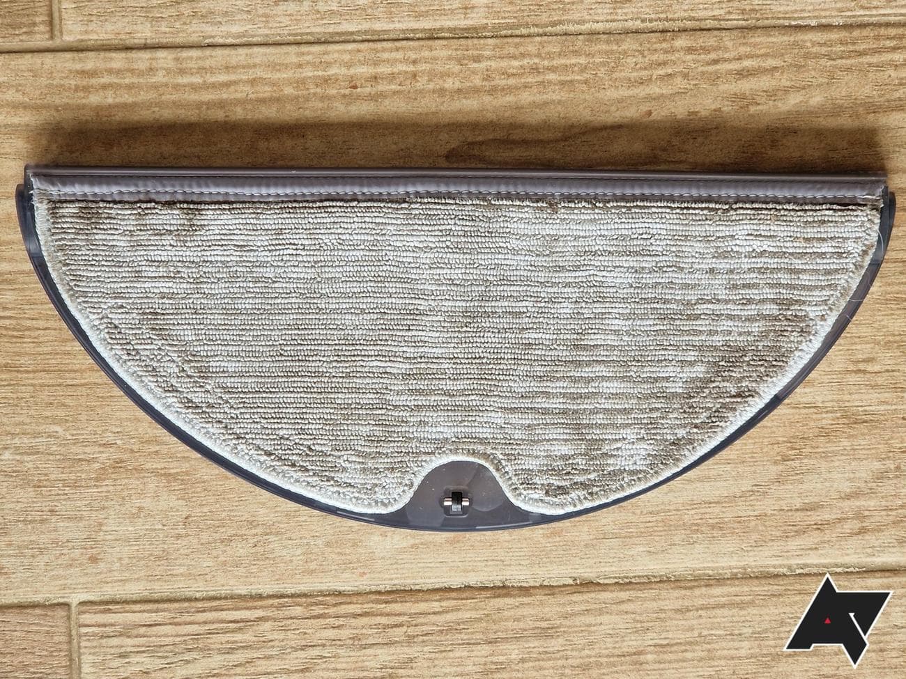 Άποψη της σφουγγαρίστρας Dreame D9 Max μετά από μια συνεδρία καθαρισμού