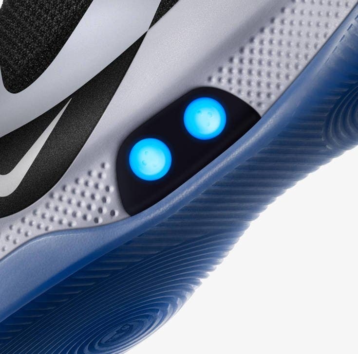 Τα έξυπνα αθλητικά που δένονται μόνα τους και ελέγχονται μέσω… εφαρμογής - Εικόνα 2