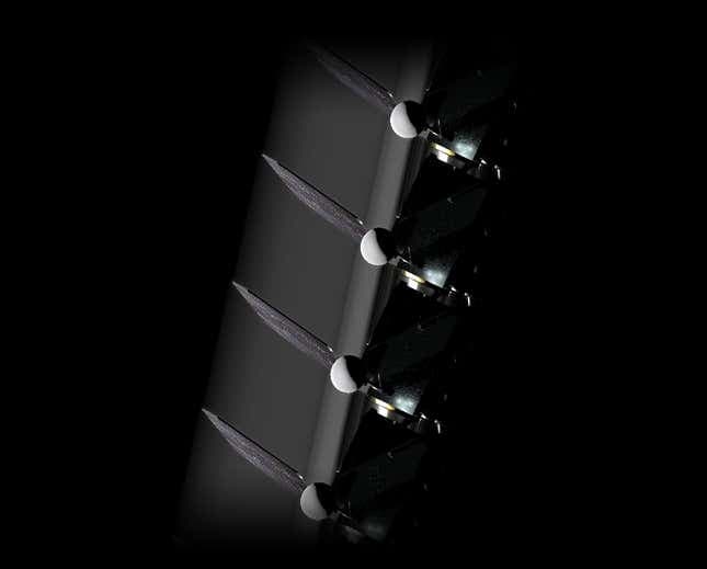 Μια ψηφιακά βελτιωμένη άποψη του LRO όπως απεικονίζεται από την ShadowCam του Danuri, που δείχνει την κατά τα άλλα θολή εικόνα σε υψηλή ανάλυση.  Το LRO εμφανίζεται τέσσερις φορές στην εικόνα λόγω των ταχυτήτων και των αναλύσεων που εμπλέκονται, μεταξύ άλλων παραγόντων. 