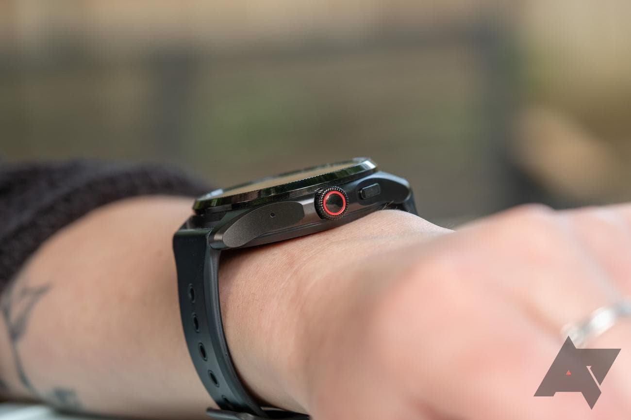 mobvoi-ticwatch-pro-5-crown