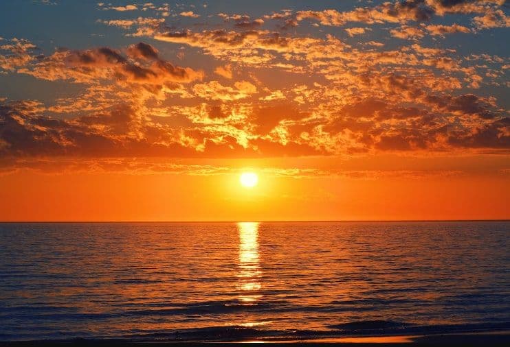 Φωτογραφία του ηλιοβασιλέματος που γυρίστηκε τη χρυσή ώρα