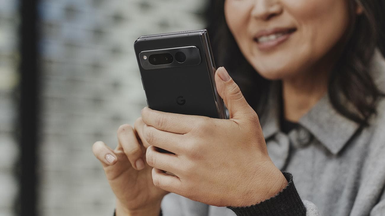 Google Pixel Fold Preview: different form factor than Galaxy Fold, same $1,800 price