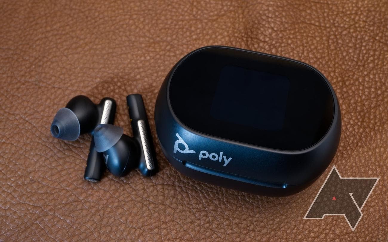 poly-voyager-free-60-plus-earbuds-case-closed-buds-out-1-1