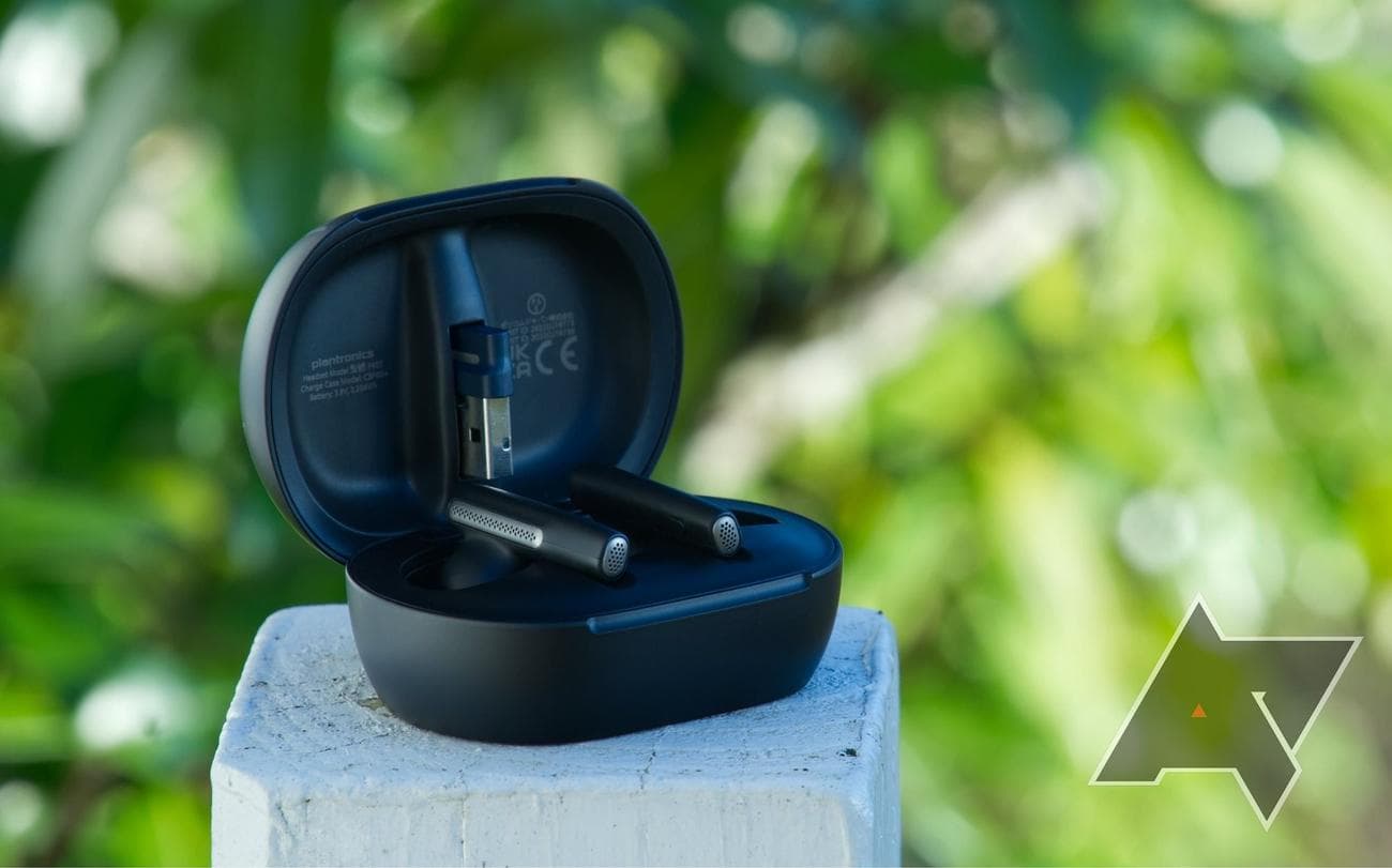 poly-voyager-free-60-plus-earbuds-case-open-1