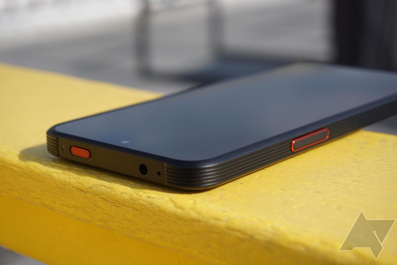 samsung-xcover6-pro-side