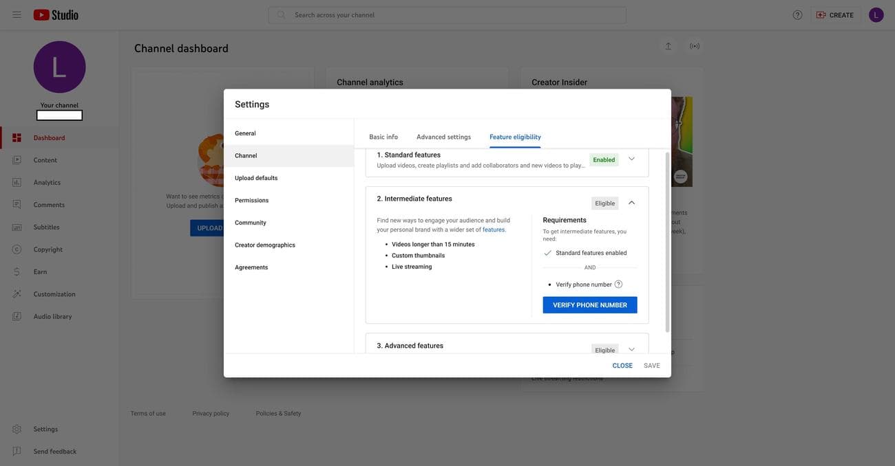 Το στιγμιότυπο οθόνης δείχνει τις επιπλέον λειτουργίες που εμφανίζονται στις ρυθμίσεις προφίλ YouTube.  Δίπλα στις ενδιάμεσες λειτουργίες, υπάρχει ένα κουμπί που λέει 