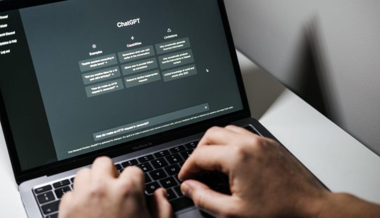 Όλα όσα γνωρίζουμε για το ChatGPT, το ισχυρό AI chatbot της OpenAI