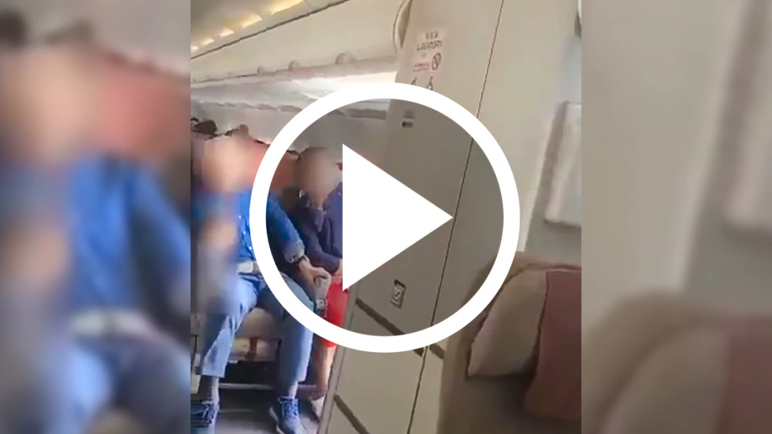 Απίστευτο viral βίντεο: Επιβάτης άνοιξε την πόρτα του αεροπλάνου εν ώρα πτήσης!