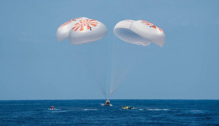 Δύο ιδιωτικά πληρώματα αστροναυτών θα κατευθυνθούν στο διάστημα αυτό το μήνα
