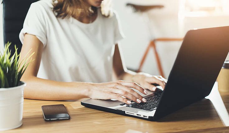 ΕΕ: Μία στις τέσσερις γυναίκες στην Ελλάδα δεν χρησιμοποίησε καθόλου το διαδίκτυο πέρυσι