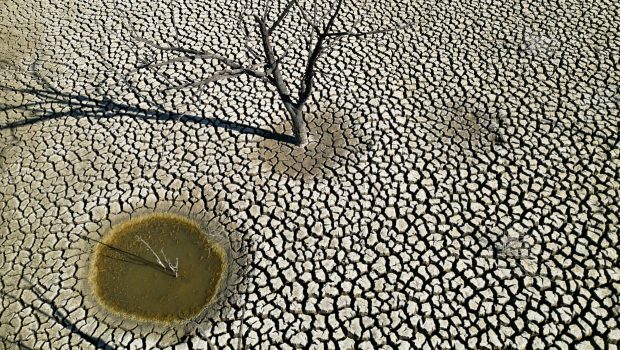 Κλιματική αλλαγή και υπερκατανάλωση ρίχνουν τη στάθμη στις μισές λίμνες του κόσμου