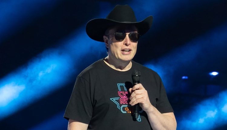 Ο Έλον Μασκ λέει ότι η Tesla μπορεί να «ανοίξει περισσότερο κώδικα πηγής» σε άλλες αυτοκινητοβιομηχανίες
