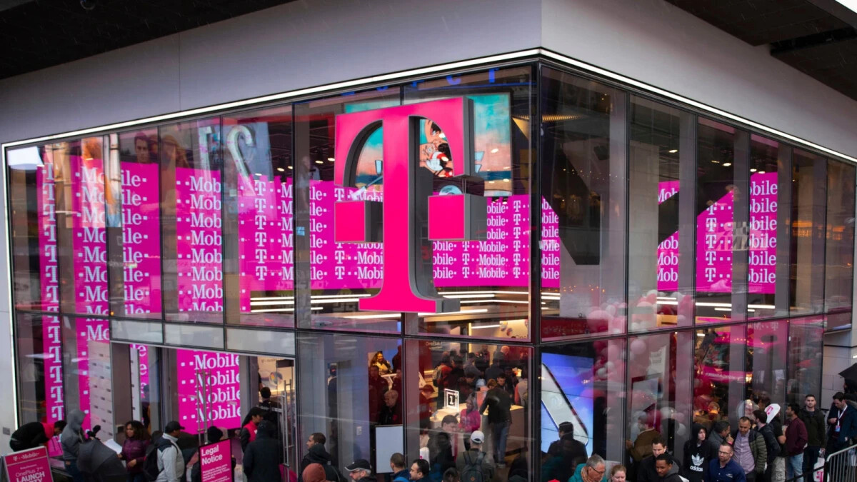 Ο Διευθύνων Σύμβουλος της T-Mobile Sievert εξηγεί πώς ο πάροχος θα χρησιμοποιήσει την τεχνητή νοημοσύνη για να βελτιώσει τις δραστηριότητές του
