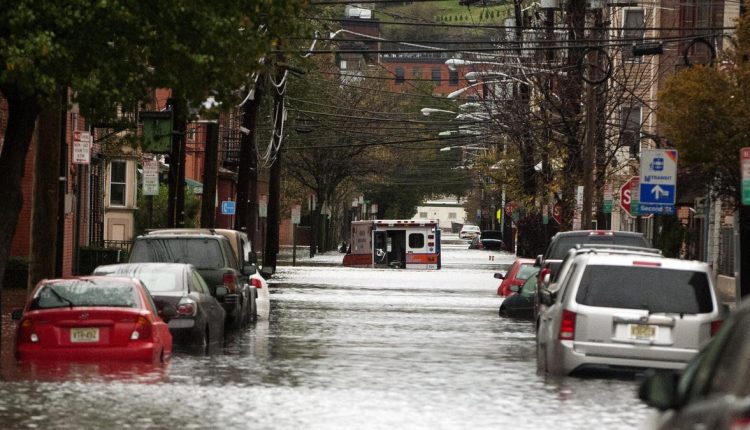 Οι νόμοι που κατέλυσαν τους μαφιόζους στρέφονται κατά του Big Oil
