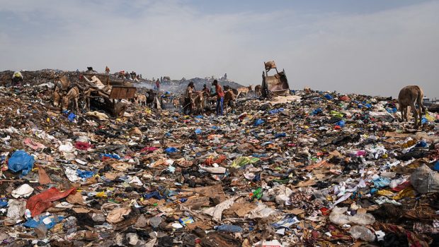 Πλαστικά βουνά | in.gr