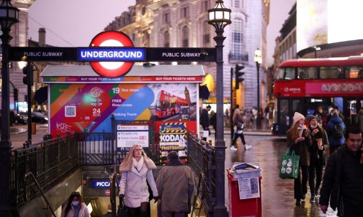 Συνεχή μικρά κύματα ή εποχικές εξάρσεις;