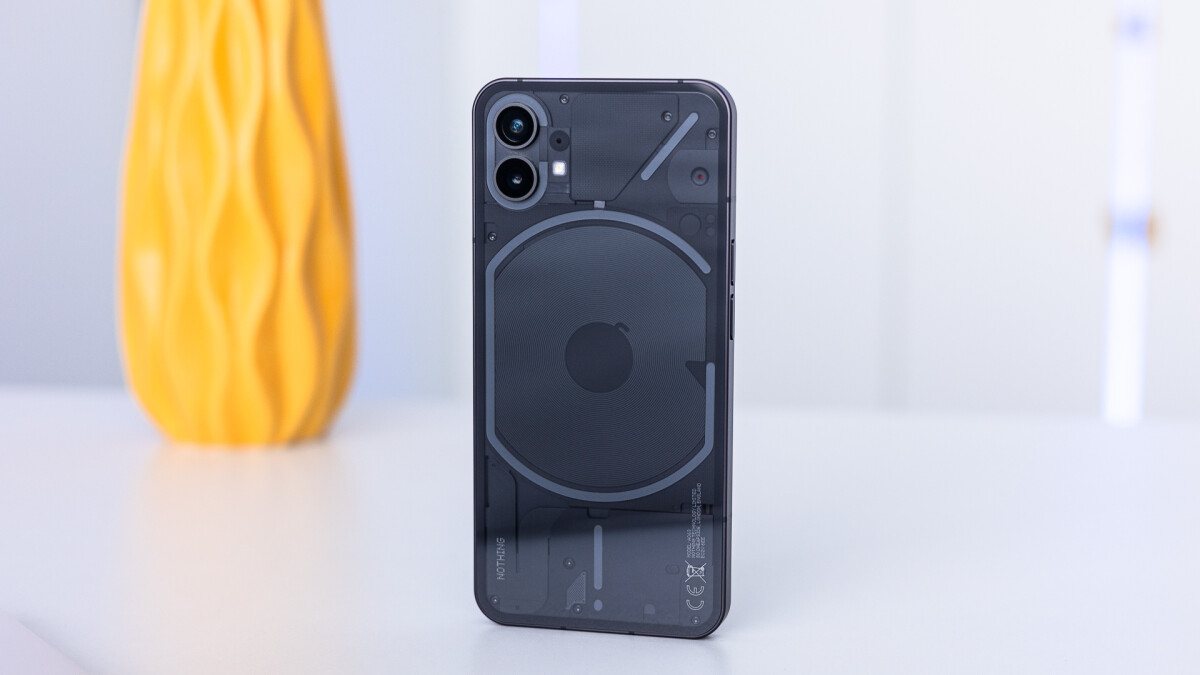 Τίποτα δεν επιβεβαιώνει τα ίδια χρόνια υποστήριξης για το τηλέφωνο (2) με το Nothing Phone (1)
