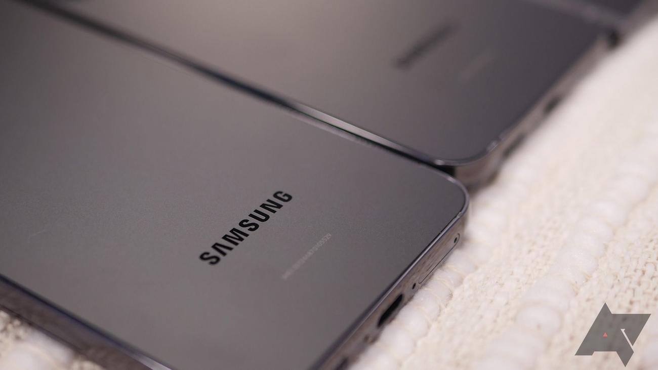 galaxy-s23-back-samsung-logo