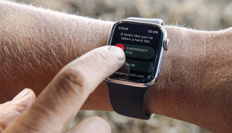 Το Apple Watch έσωσε έναν άντρα όταν ένας 17χρονος τον χτύπησε με το αυτοκίνητο