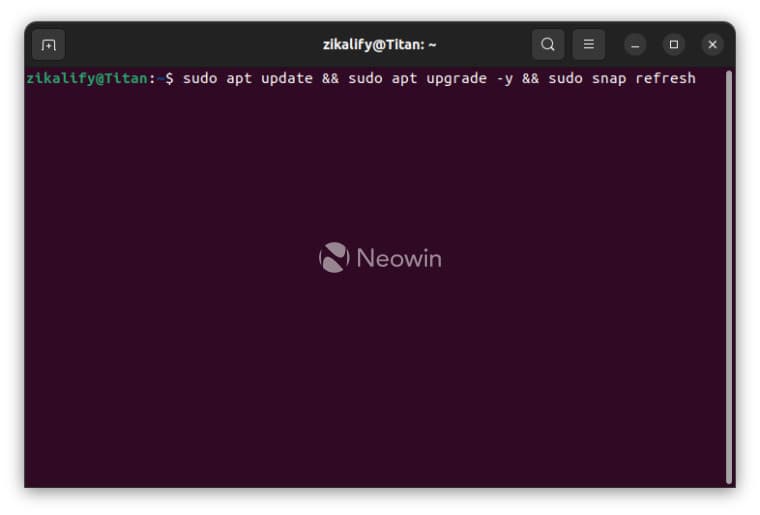 Ένα παράθυρο τερματικού με την εντολή ενημέρωσης